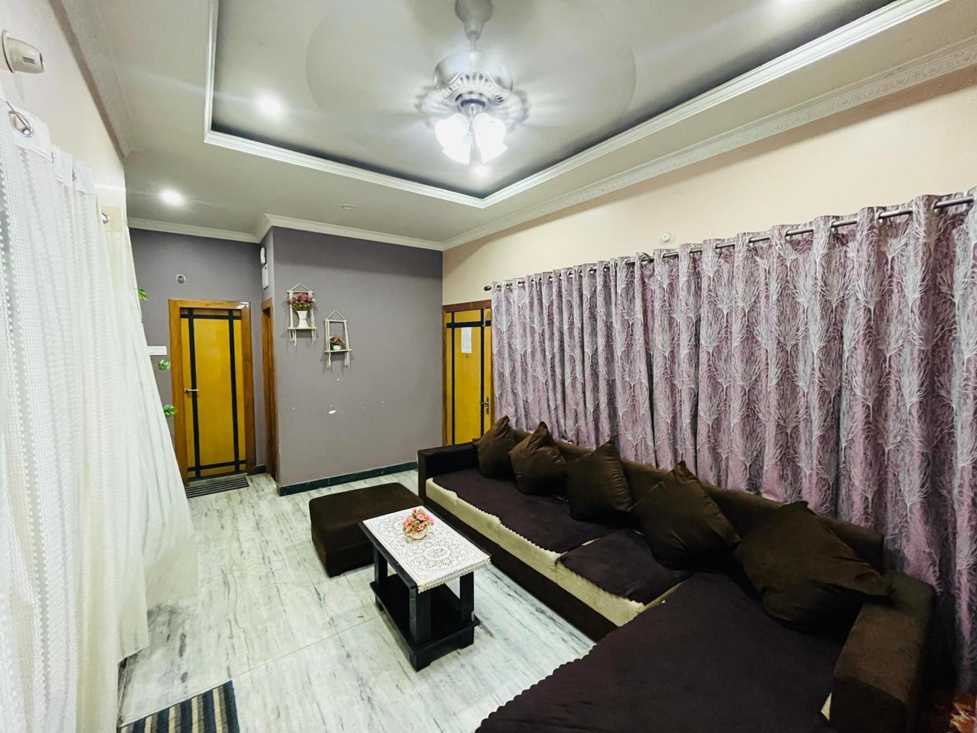 The Q3 Inn Guwahati Exteriör bild
