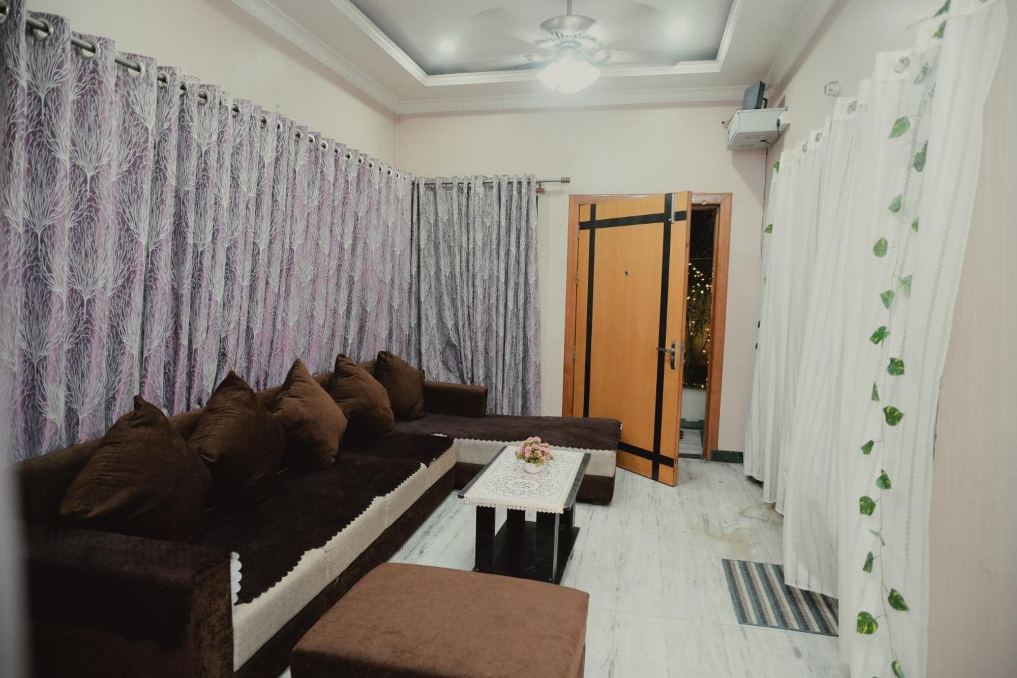 The Q3 Inn Guwahati Exteriör bild