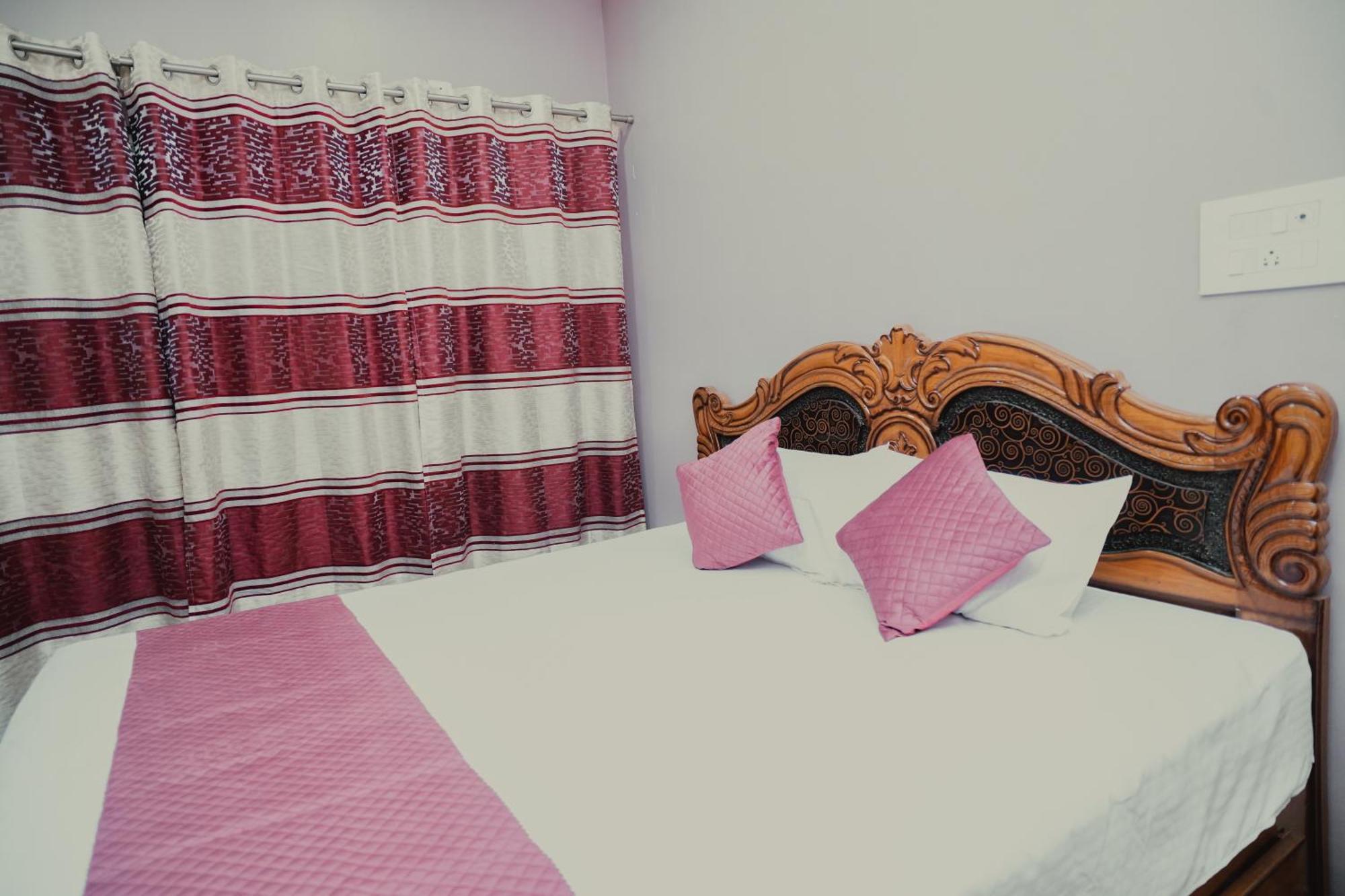 The Q3 Inn Guwahati Exteriör bild